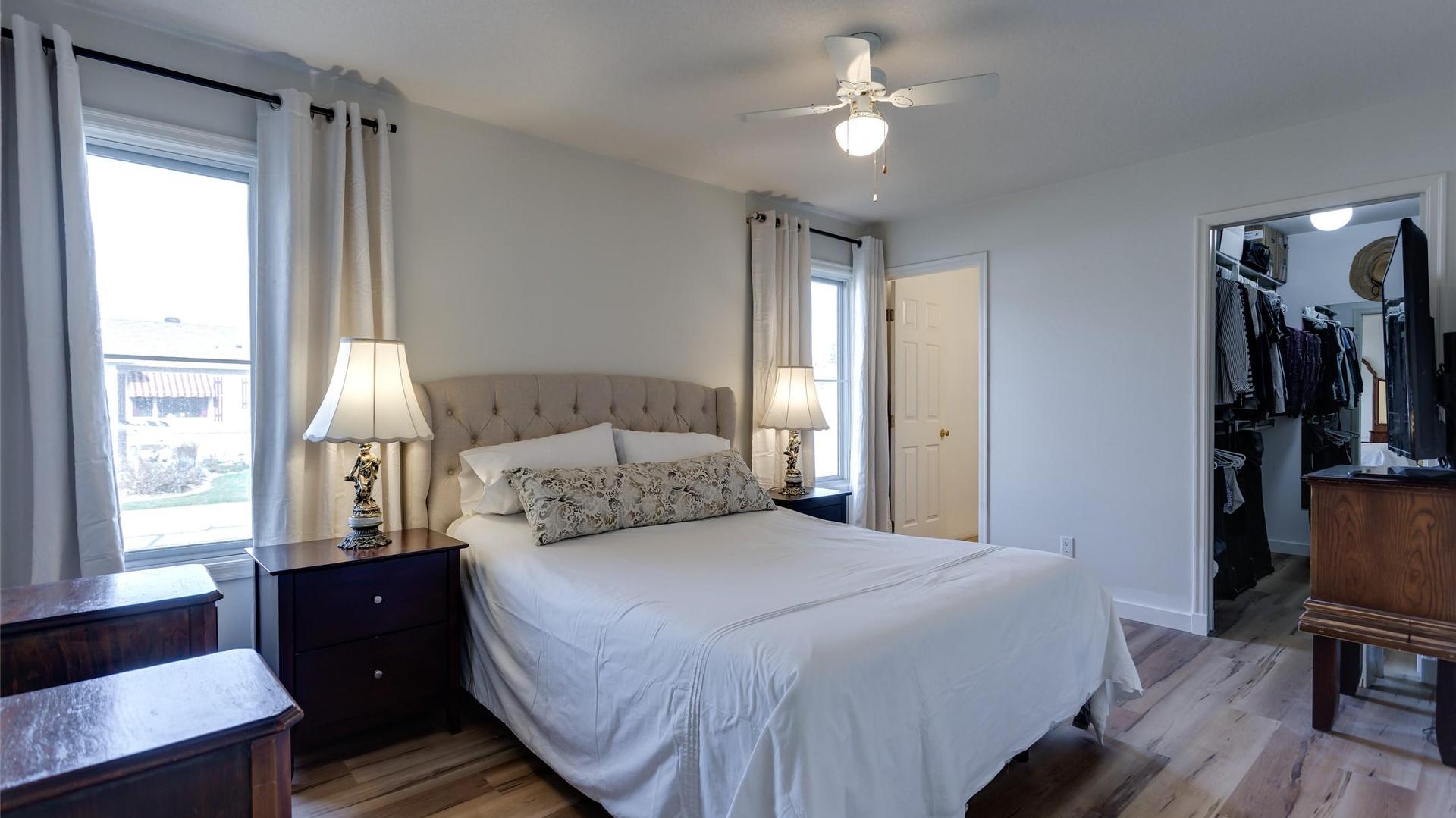527-1255 Raymer Avenue, Kelowna, BC - Indoor Photo Showing Bedroom