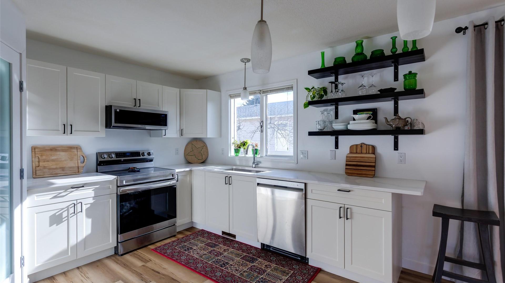 527-1255 Raymer Avenue, Kelowna, BC - Indoor Photo Showing Kitchen