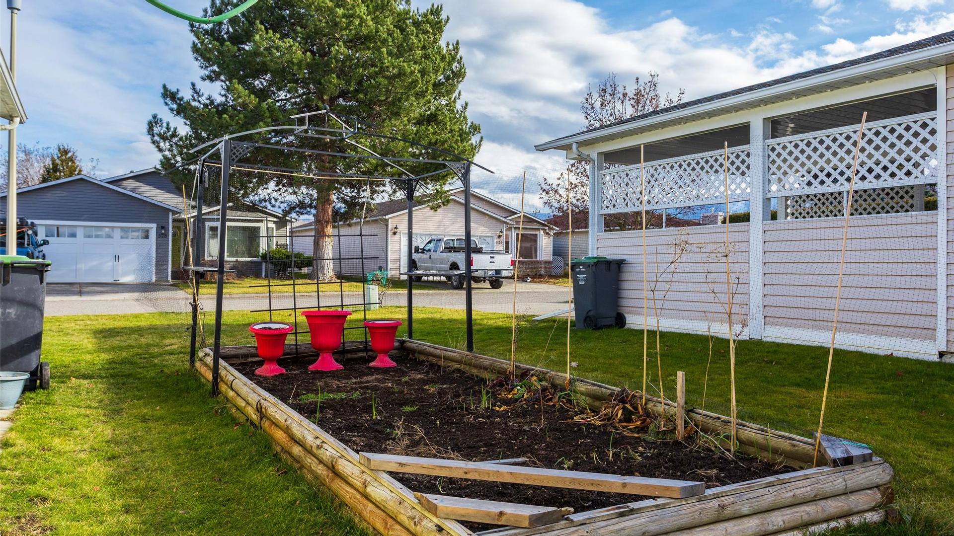 527-1255 Raymer Avenue, Kelowna, BC - Outdoor