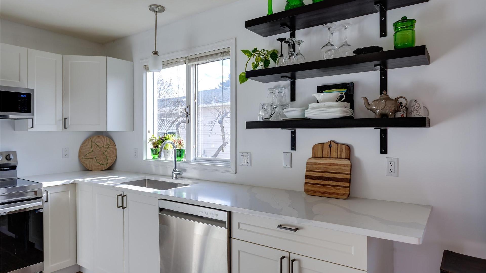 527-1255 Raymer Avenue, Kelowna, BC - Indoor Photo Showing Kitchen