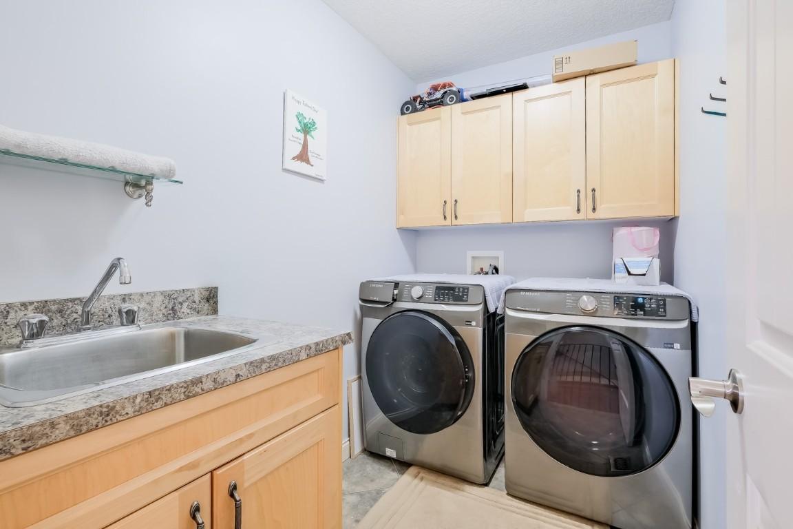 1410 Kendra Court, Kelowna, BC - Indoor Photo Showing Laundry Room