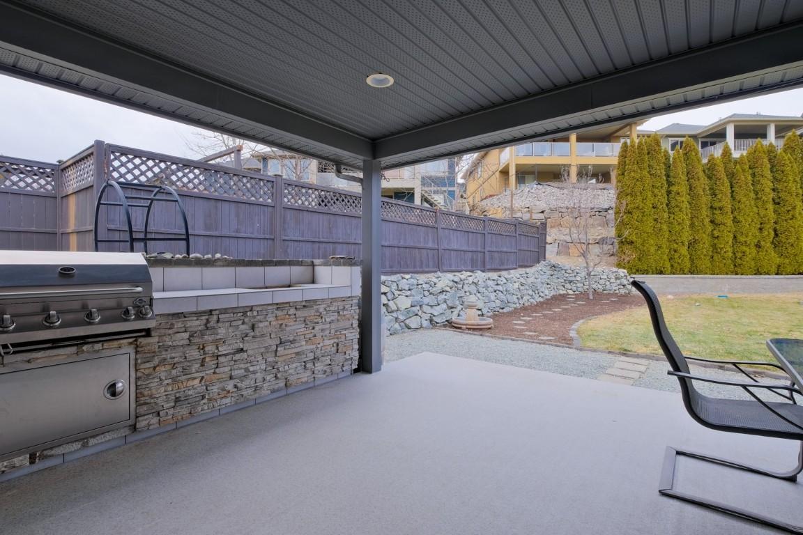 1410 Kendra Court, Kelowna, BC - Outdoor