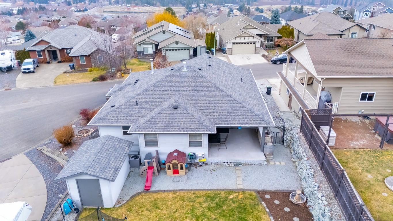 1410 Kendra Court, Kelowna, BC - Outdoor With Facade