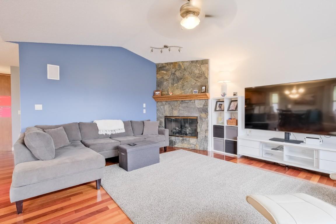 1410 Kendra Court, Kelowna, BC - Indoor Photo Showing Living Room With Fireplace
