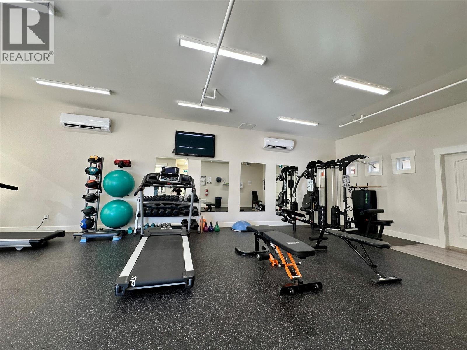 2000 Valleyview Drive Unit# 33, Osoyoos, BC - Indoor Photo Showing Gym Room