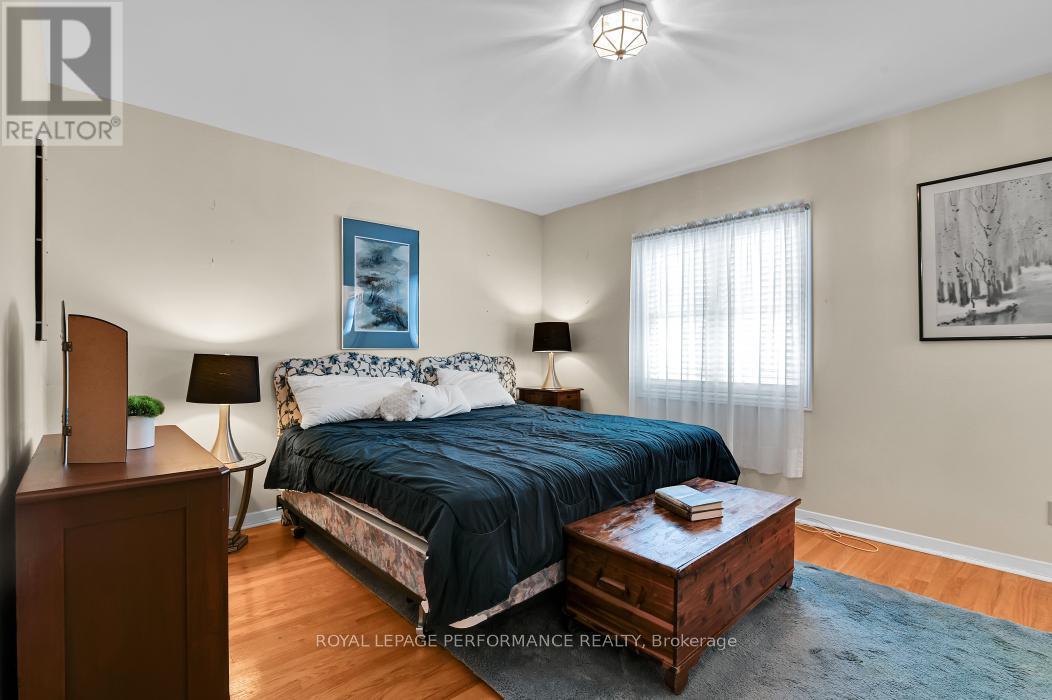 6 Elmdale Avenue, Ottawa, ON - Indoor Photo Showing Bedroom