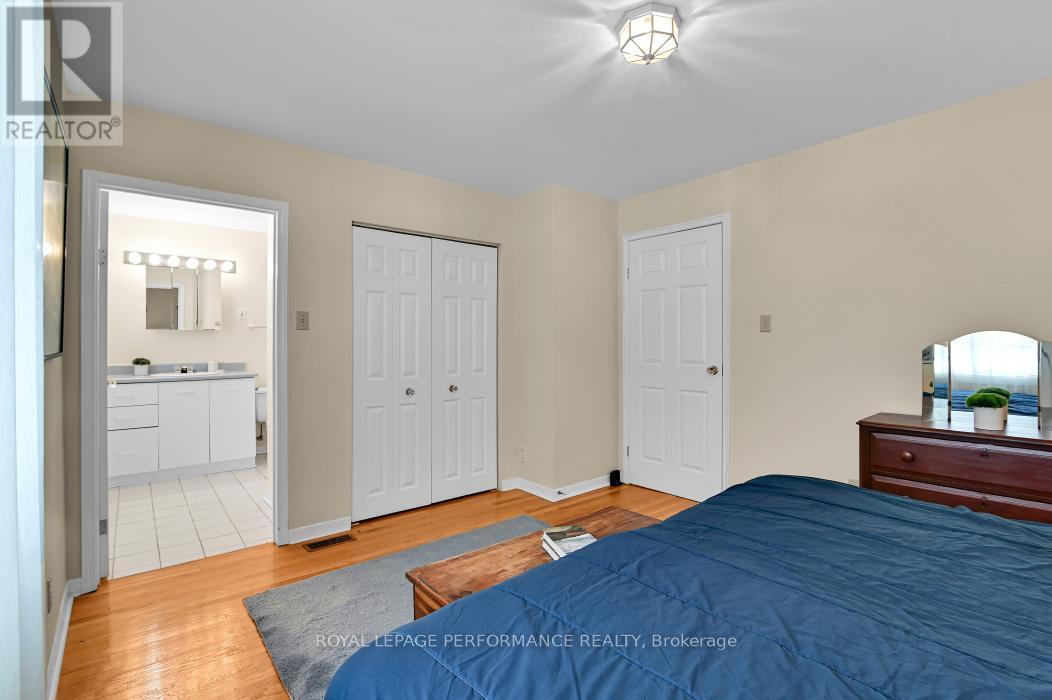 6 Elmdale Avenue, Ottawa, ON - Indoor Photo Showing Bedroom