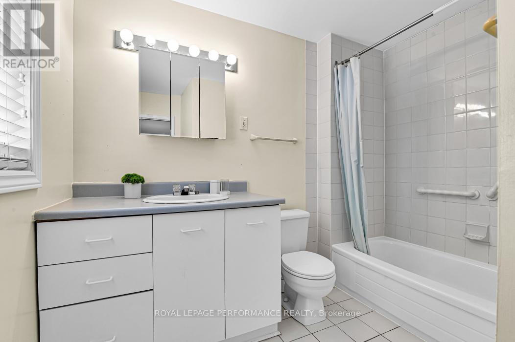 6 Elmdale Avenue, Ottawa, ON - Indoor Photo Showing Bathroom