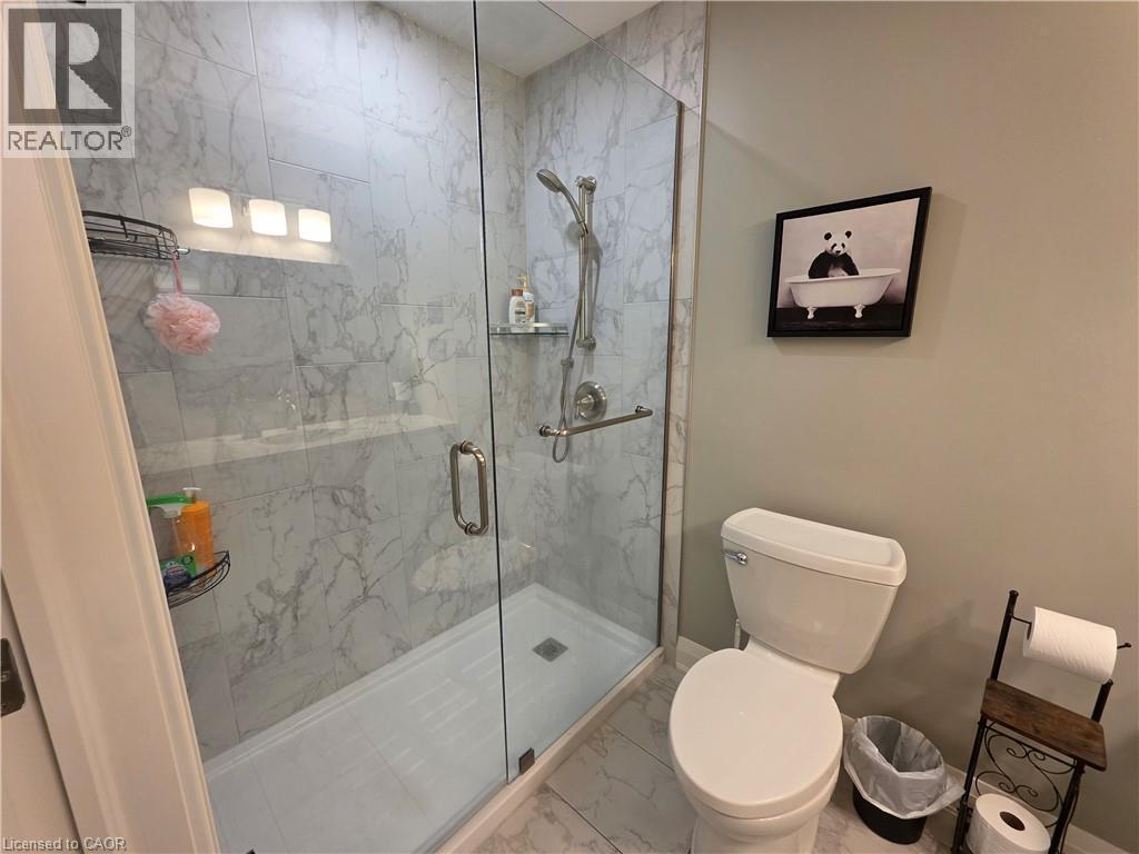 52 Gates Lane, Hamilton, ON - Indoor Photo Showing Bathroom