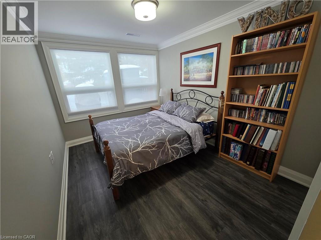 52 Gates Lane, Hamilton, ON - Indoor Photo Showing Bedroom