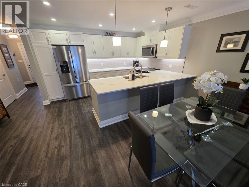 52 Gates Lane, Hamilton, ON - Indoor Photo Showing Kitchen With Upgraded Kitchen