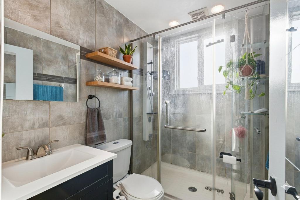 Bathroom - 275 Rue Régina, Montréal (Verdun/Île-Des-Soeurs), QC - Indoor Photo Showing Bathroom