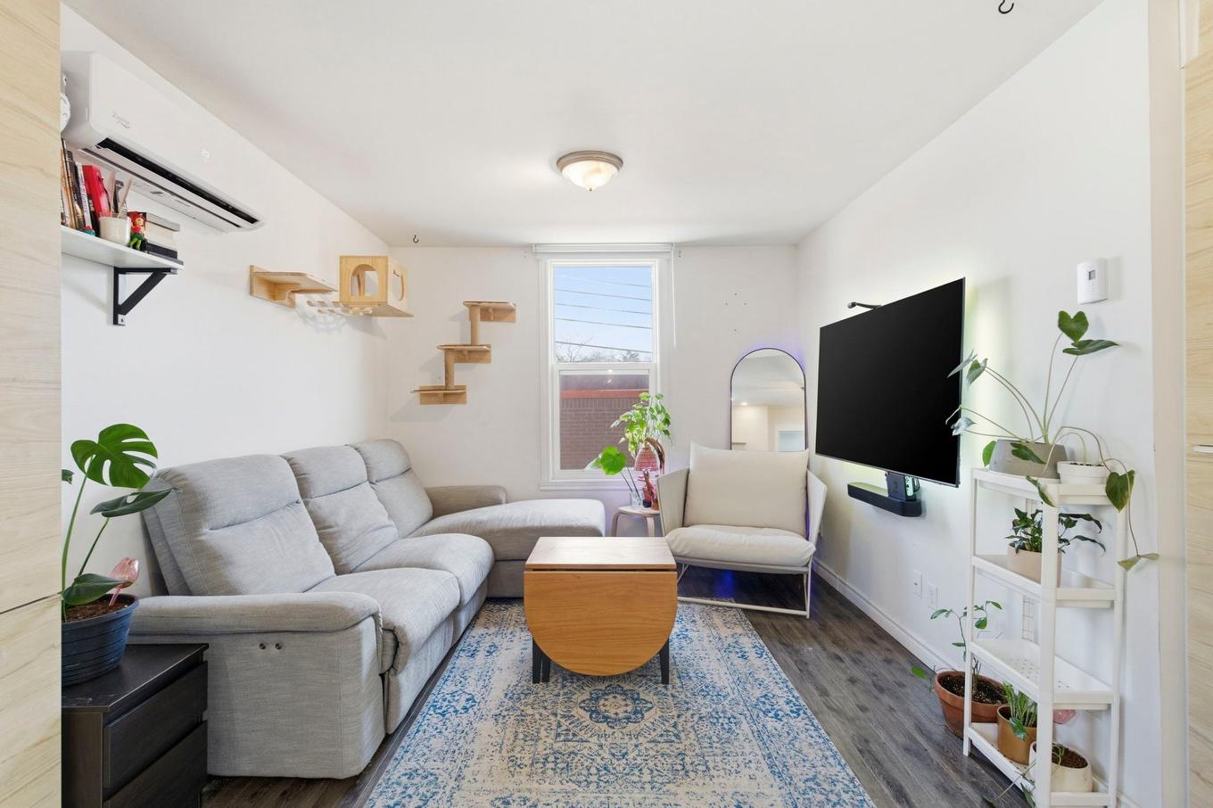 Living room - 275 Rue Régina, Montréal (Verdun/Île-Des-Soeurs), QC - Indoor Photo Showing Living Room