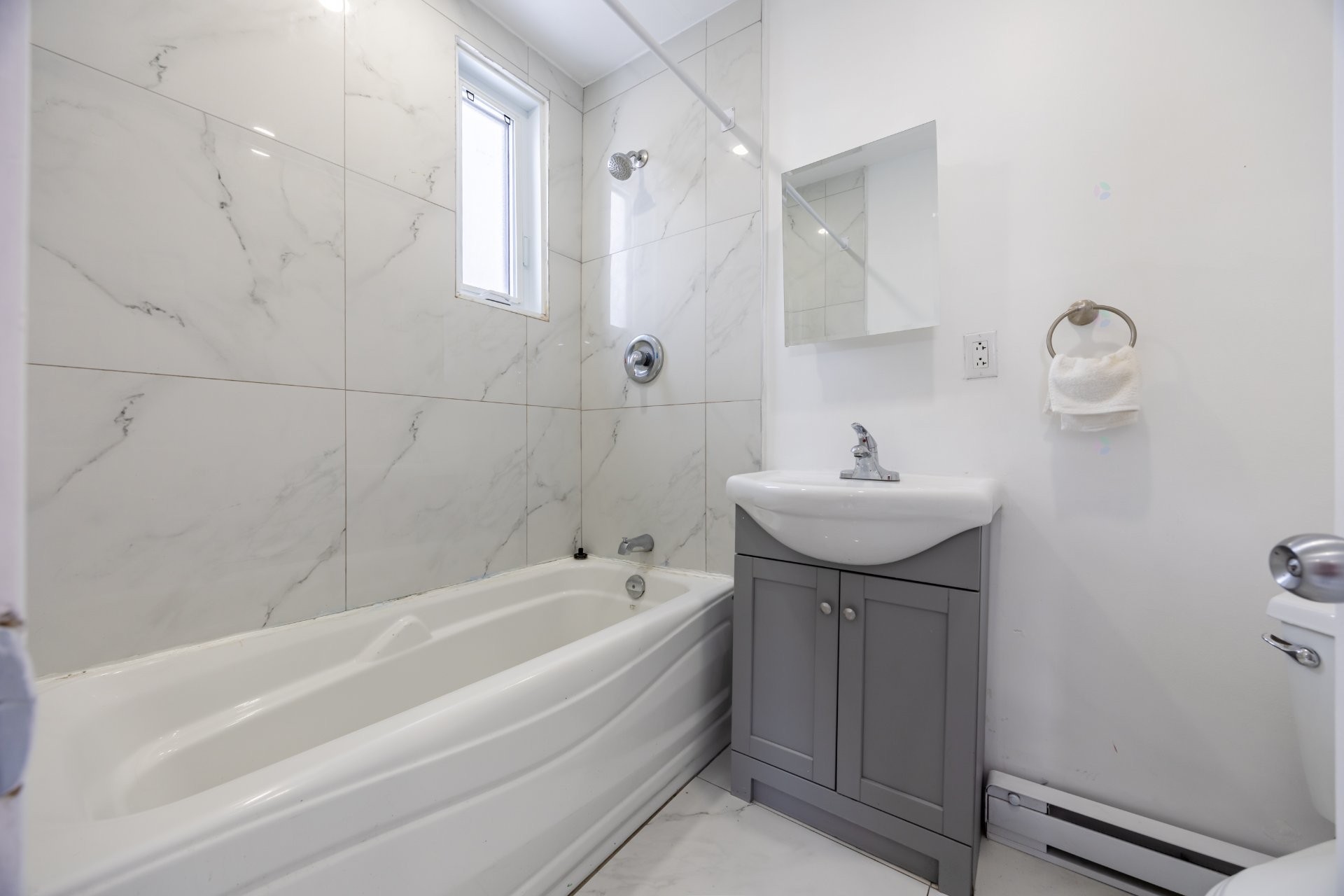 Salle de bains - 5969 Rue Hamilton, Montréal (Le Sud-Ouest), QC - Indoor Photo Showing Bathroom