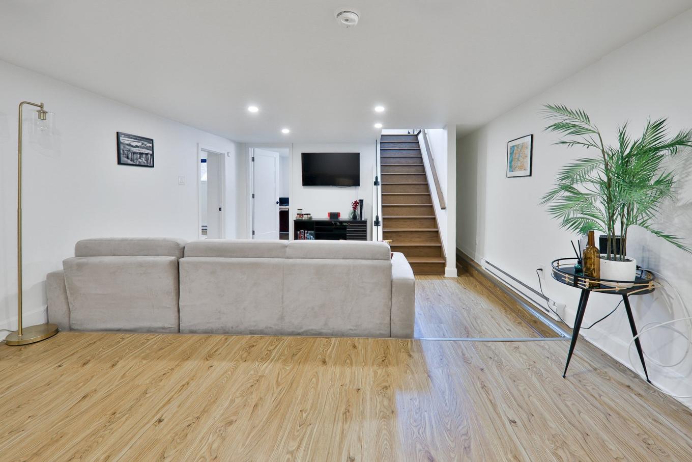 Living room - 7823 Rue St-Dominique, Montréal (Villeray/Saint-Michel/Parc-Extension), QC - Indoor