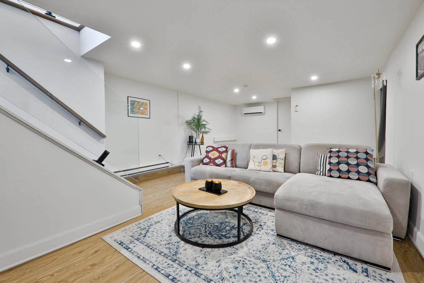 Living room - 7823 Rue St-Dominique, Montréal (Villeray/Saint-Michel/Parc-Extension), QC - Indoor