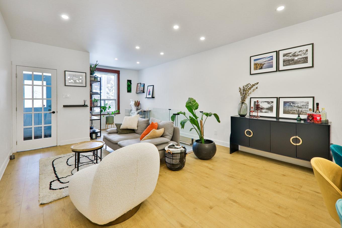 Living room - 7823 Rue St-Dominique, Montréal (Villeray/Saint-Michel/Parc-Extension), QC - Indoor