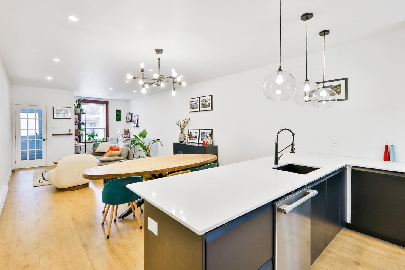 Kitchen - 7823 Rue St-Dominique, Montréal (Villeray/Saint-Michel/Parc-Extension), QC - Indoor Photo Showing Kitchen With Upgraded Kitchen