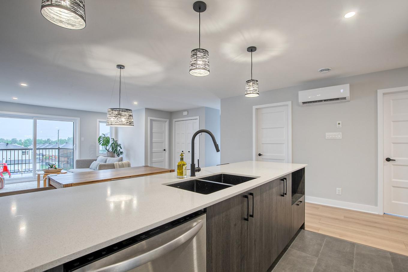 Cuisine - 734 Rue Magnone, Granby, QC - Indoor Photo Showing Kitchen With Double Sink With Upgraded Kitchen