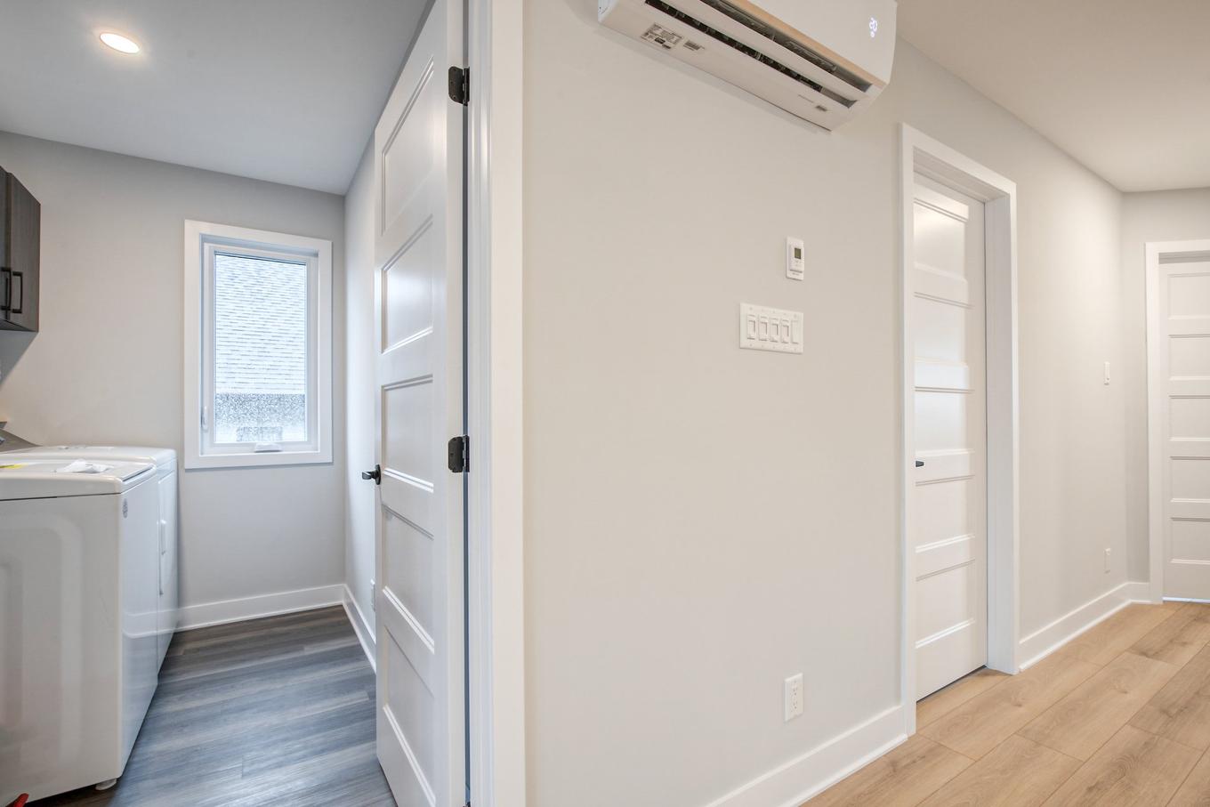 Salle de lavage - 734 Rue Magnone, Granby, QC - Indoor Photo Showing Laundry Room