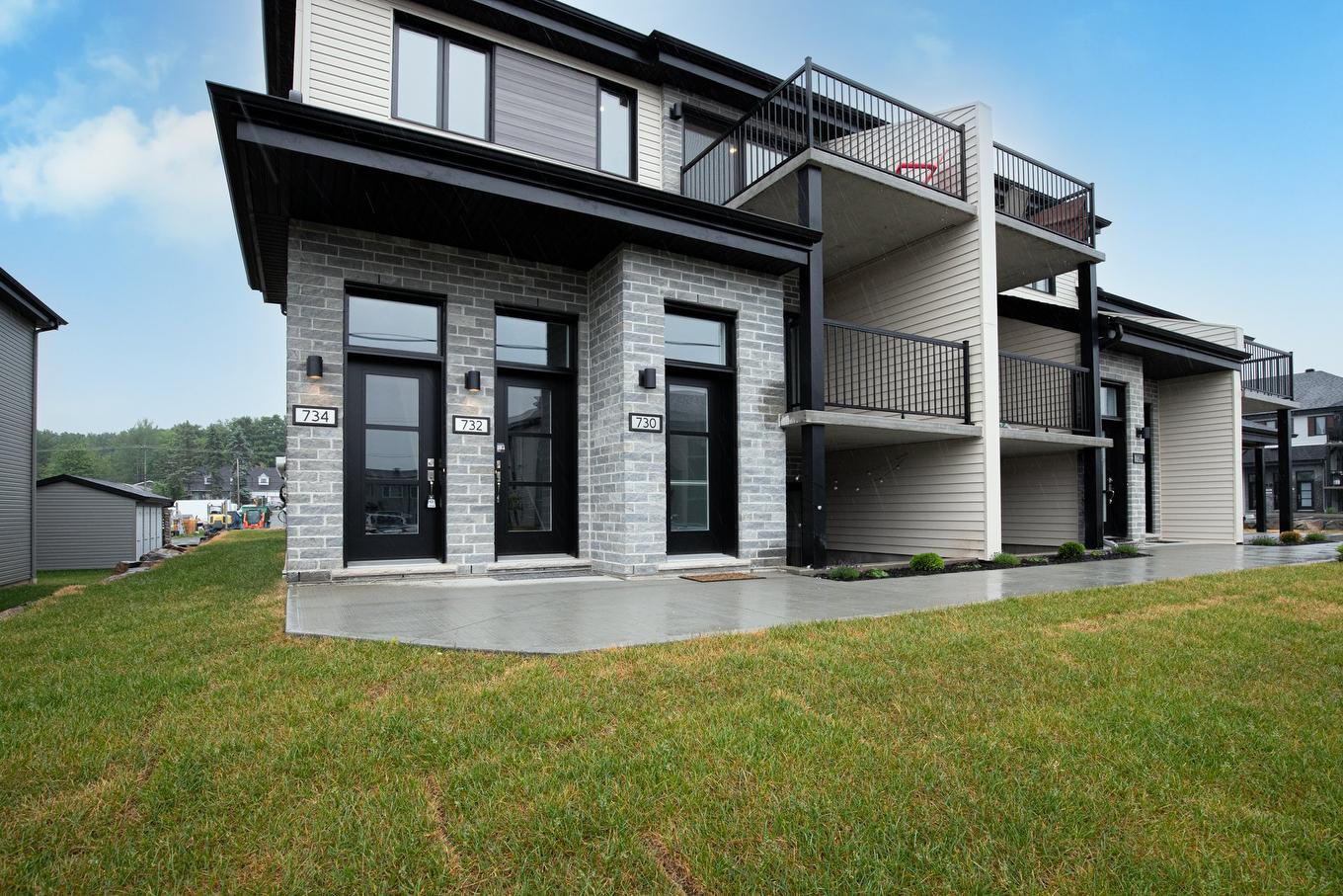 Entrée extérieure - 734 Rue Magnone, Granby, QC - Outdoor