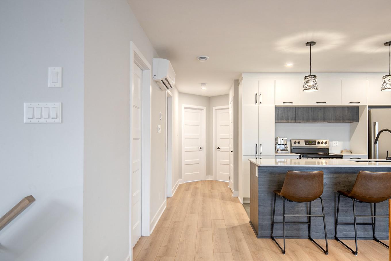 Vue d'ensemble - 734 Rue Magnone, Granby, QC - Indoor Photo Showing Kitchen With Upgraded Kitchen