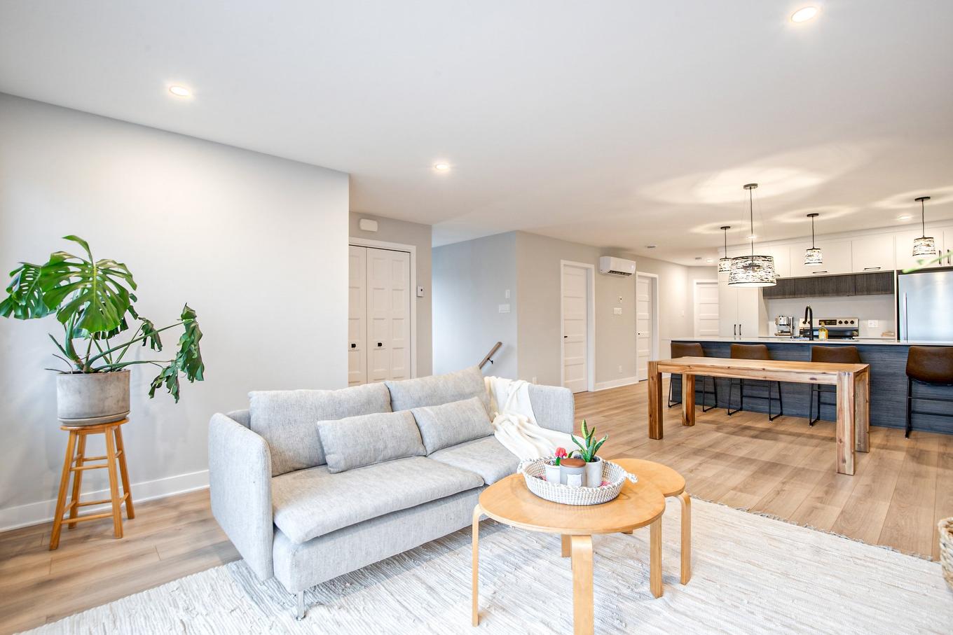 Salon - 734 Rue Magnone, Granby, QC - Indoor Photo Showing Living Room
