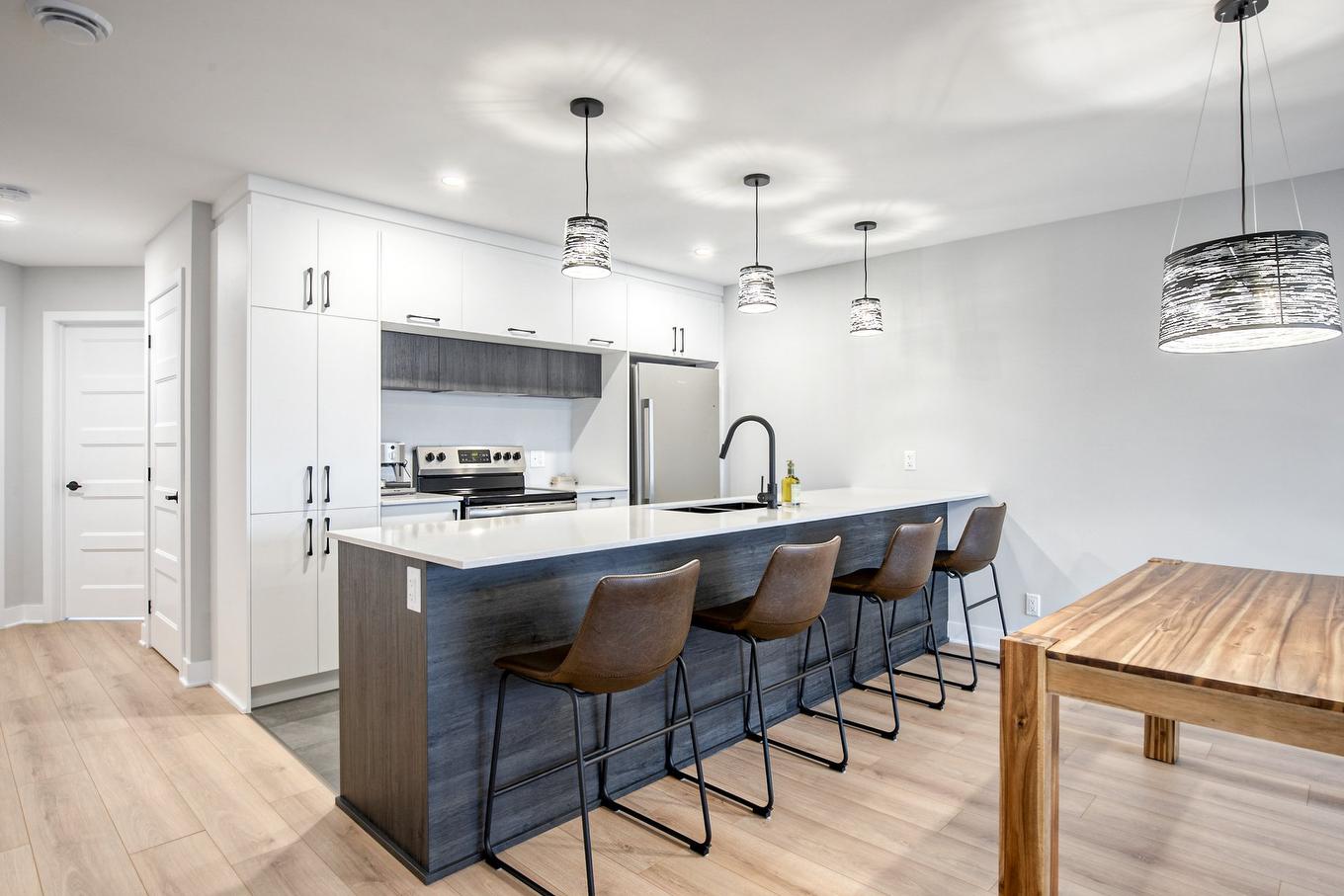Cuisine - 734 Rue Magnone, Granby, QC - Indoor Photo Showing Kitchen With Upgraded Kitchen