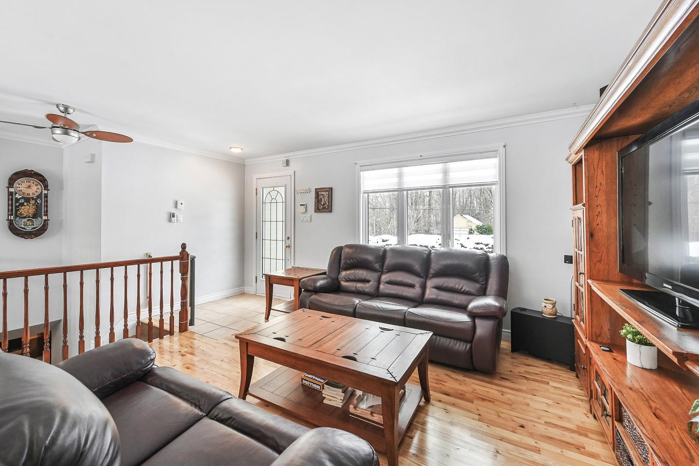 Salon - 116 48E Rue E., Venise-En-Québec, QC - Indoor Photo Showing Living Room