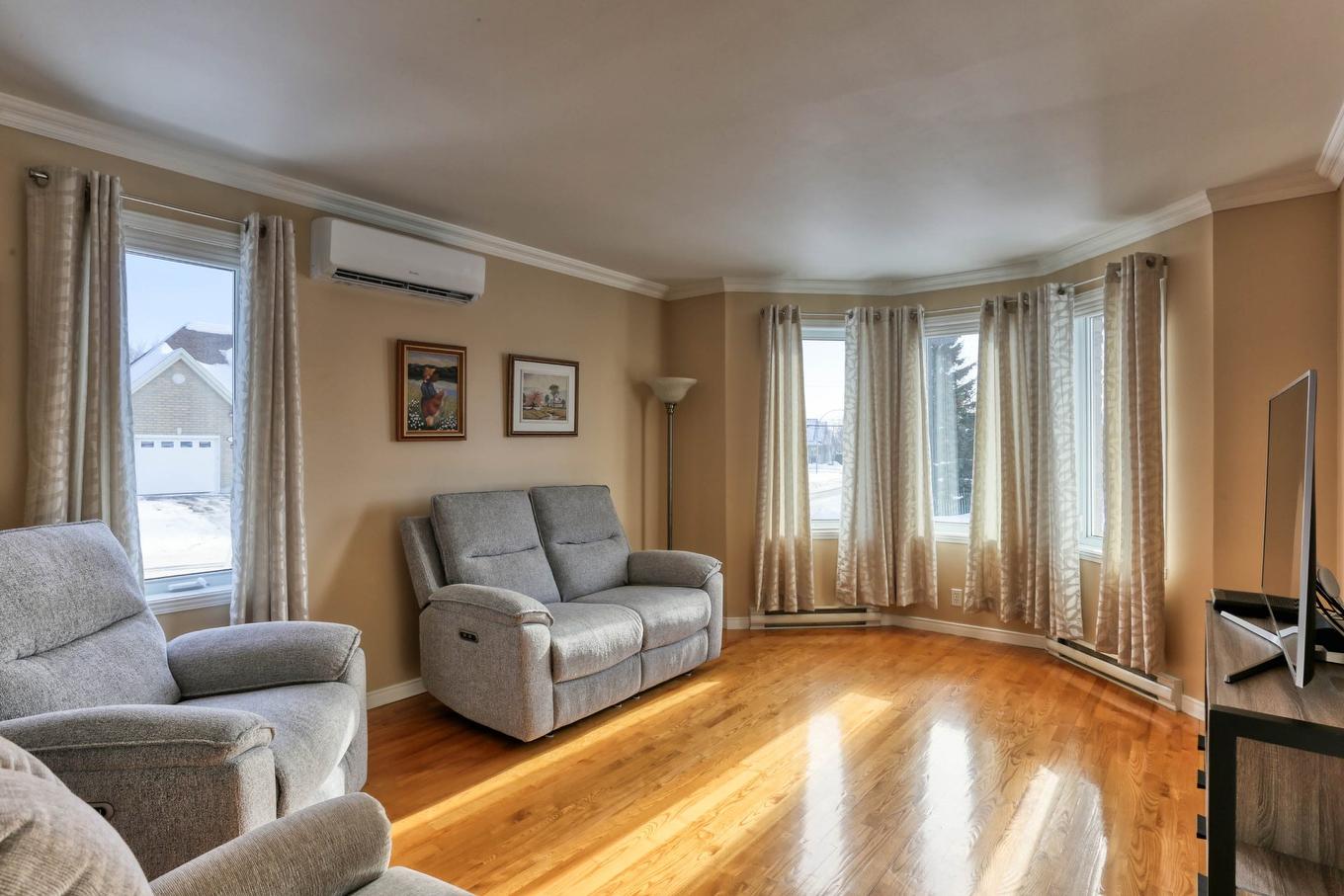 Salon - 6710 Rue Papillon, Trois-Rivières, QC - Indoor Photo Showing Living Room