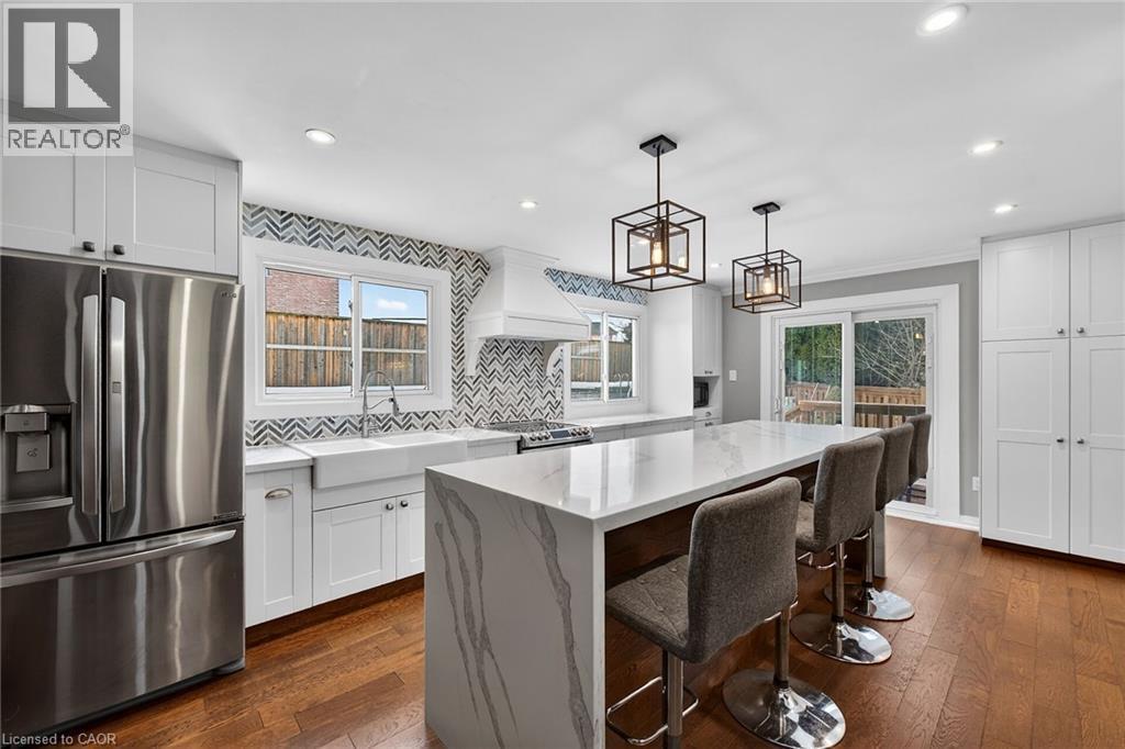 31 Maynard Street, Hamilton, ON - Indoor Photo Showing Kitchen With Stainless Steel Kitchen With Upgraded Kitchen
