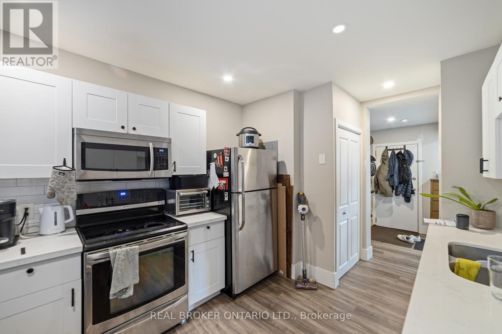 29 Gibson Avenue, Hamilton, ON - Indoor Photo Showing Kitchen