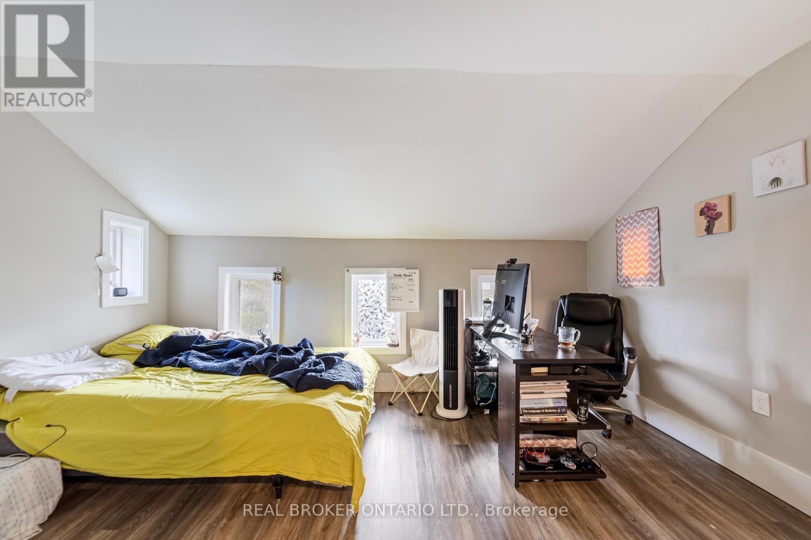 29 Gibson Avenue, Hamilton, ON - Indoor Photo Showing Bedroom