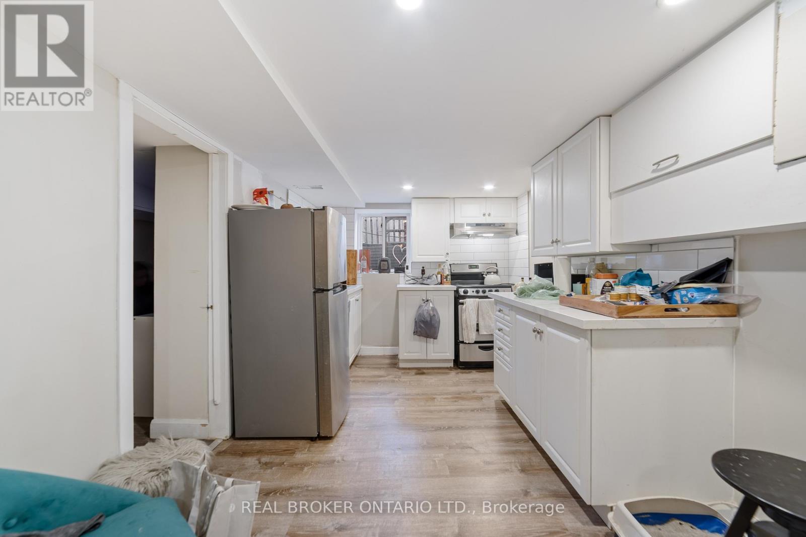 29 Gibson Avenue, Hamilton, ON - Indoor Photo Showing Kitchen