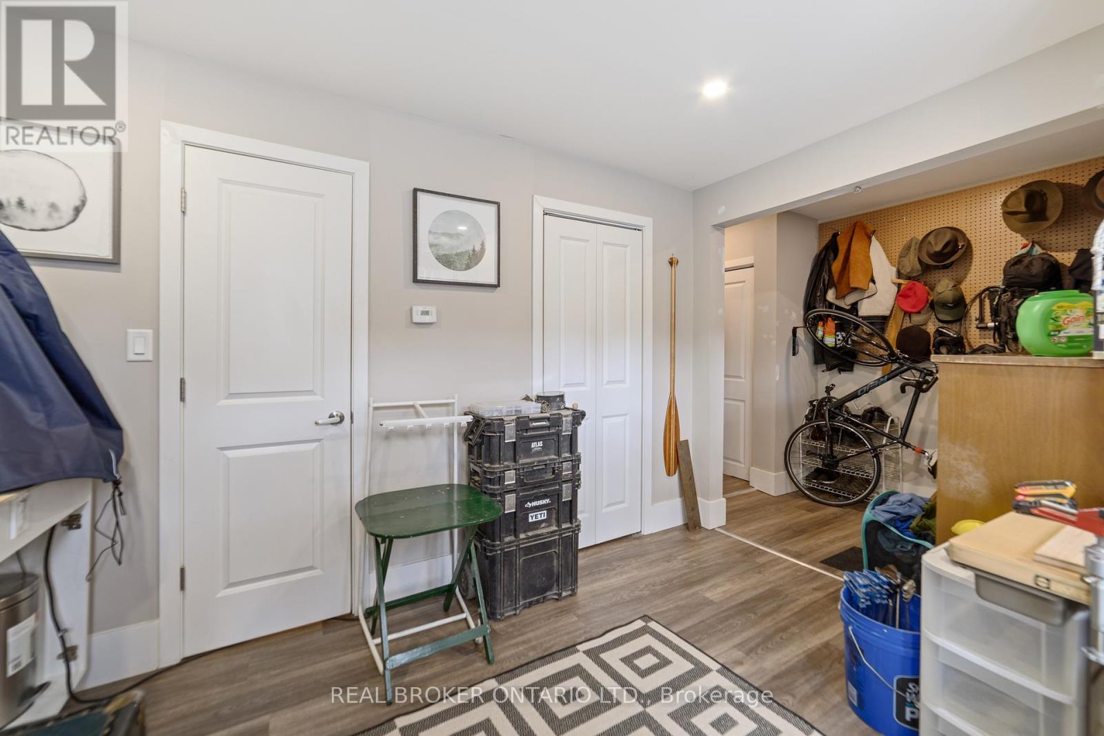 29 Gibson Avenue, Hamilton, ON - Indoor Photo Showing Other Room