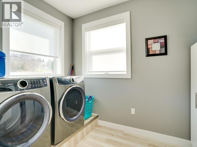 4351 Quebec Ave, Powell River, BC - Indoor Photo Showing Laundry Room