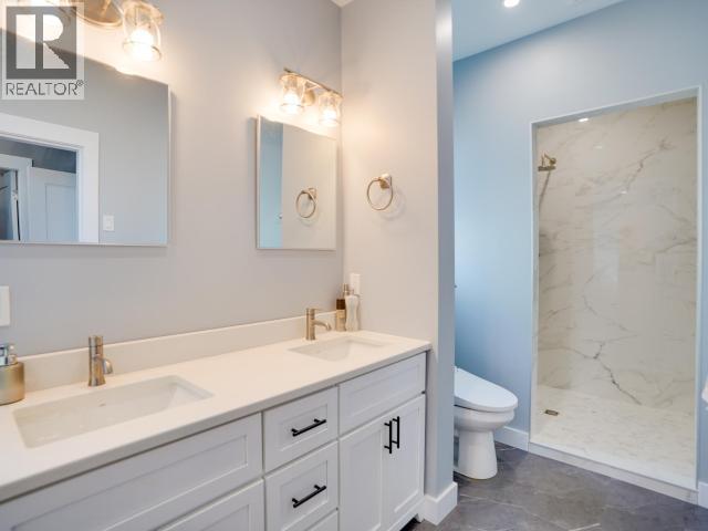 4351 Quebec Ave, Powell River, BC - Indoor Photo Showing Bathroom