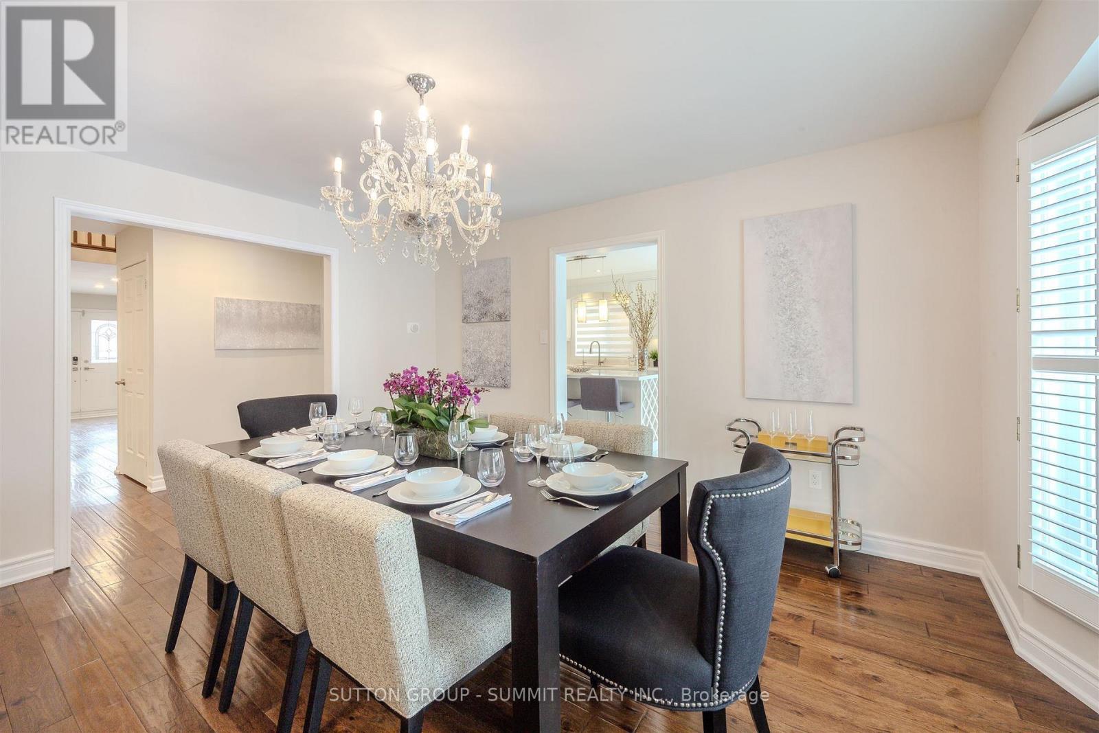 1104 Ambercroft Lane, Oakville, ON - Indoor Photo Showing Dining Room