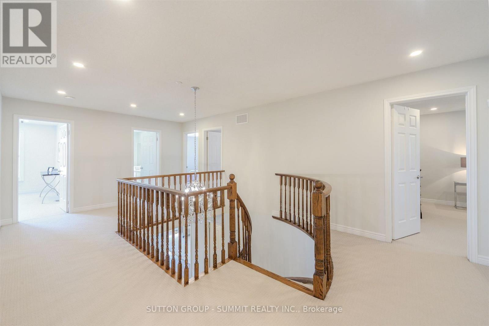 1104 Ambercroft Lane, Oakville, ON - Indoor Photo Showing Laundry Room