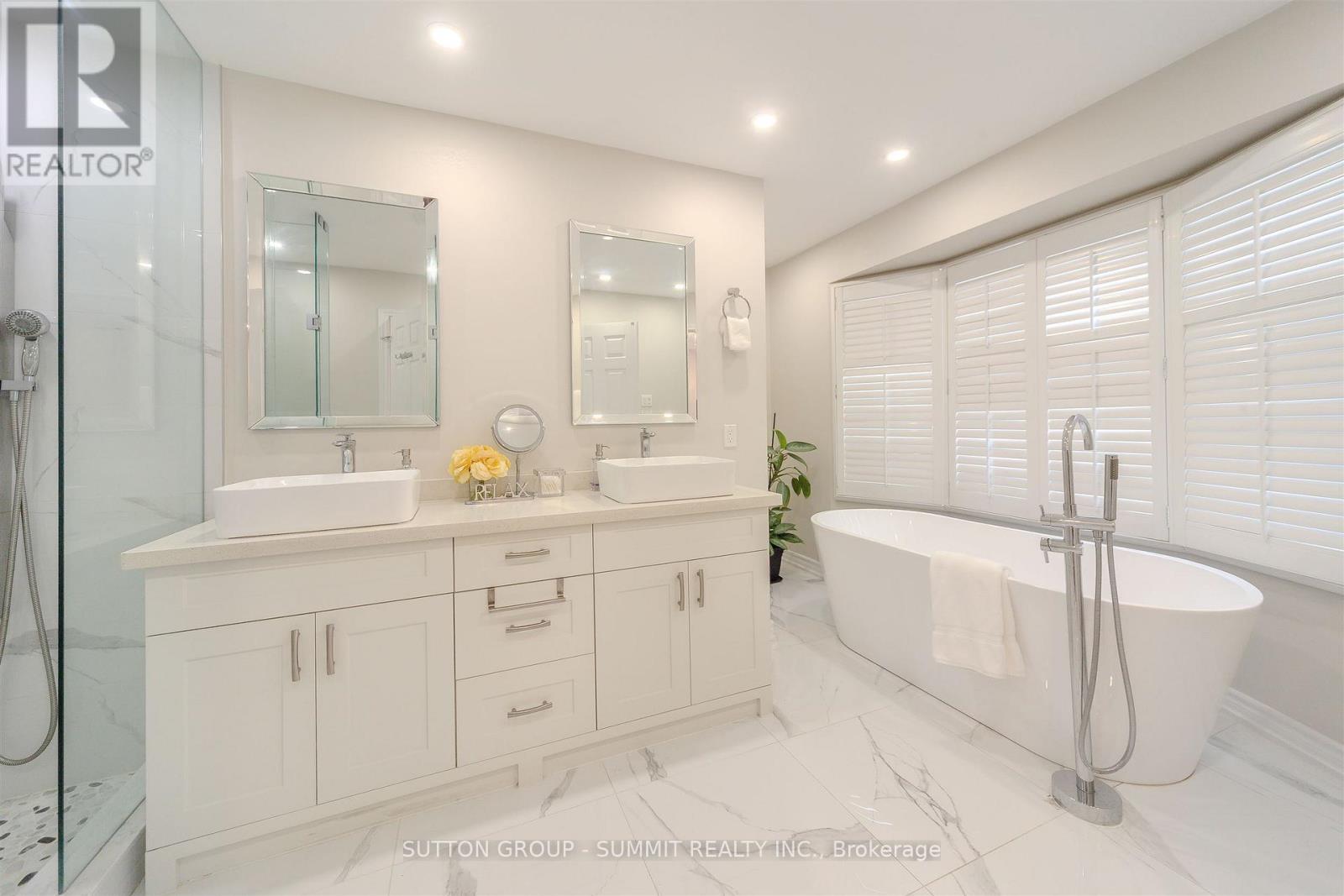 1104 Ambercroft Lane, Oakville, ON - Indoor Photo Showing Bedroom
