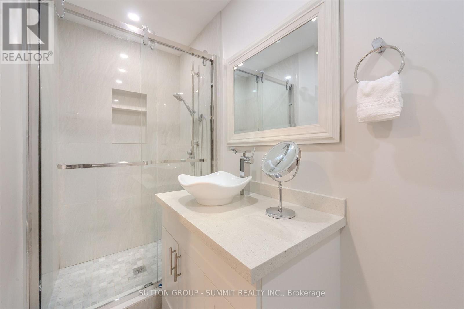 1104 Ambercroft Lane, Oakville, ON - Indoor Photo Showing Bedroom