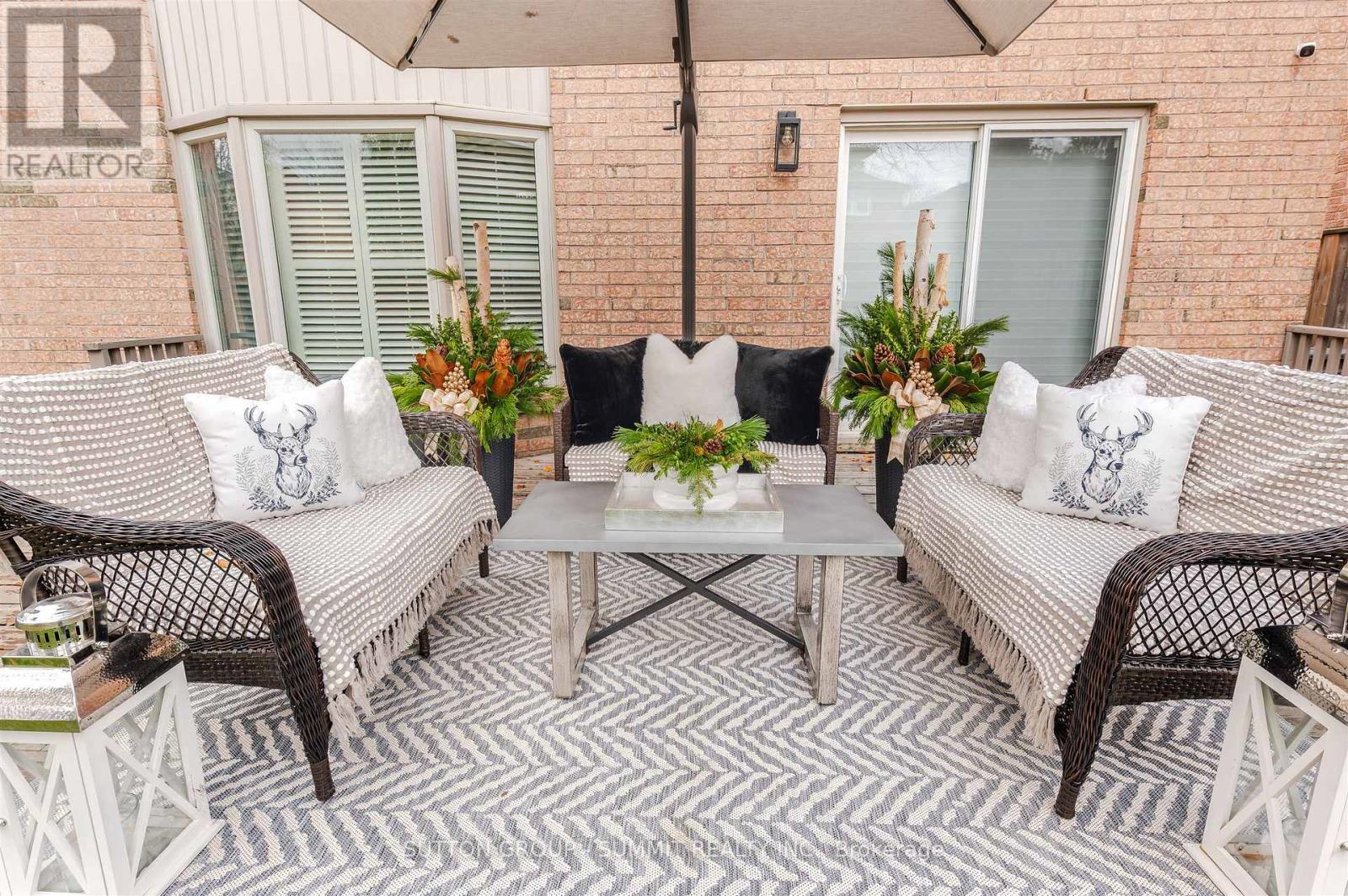 1104 Ambercroft Lane, Oakville, ON - Outdoor