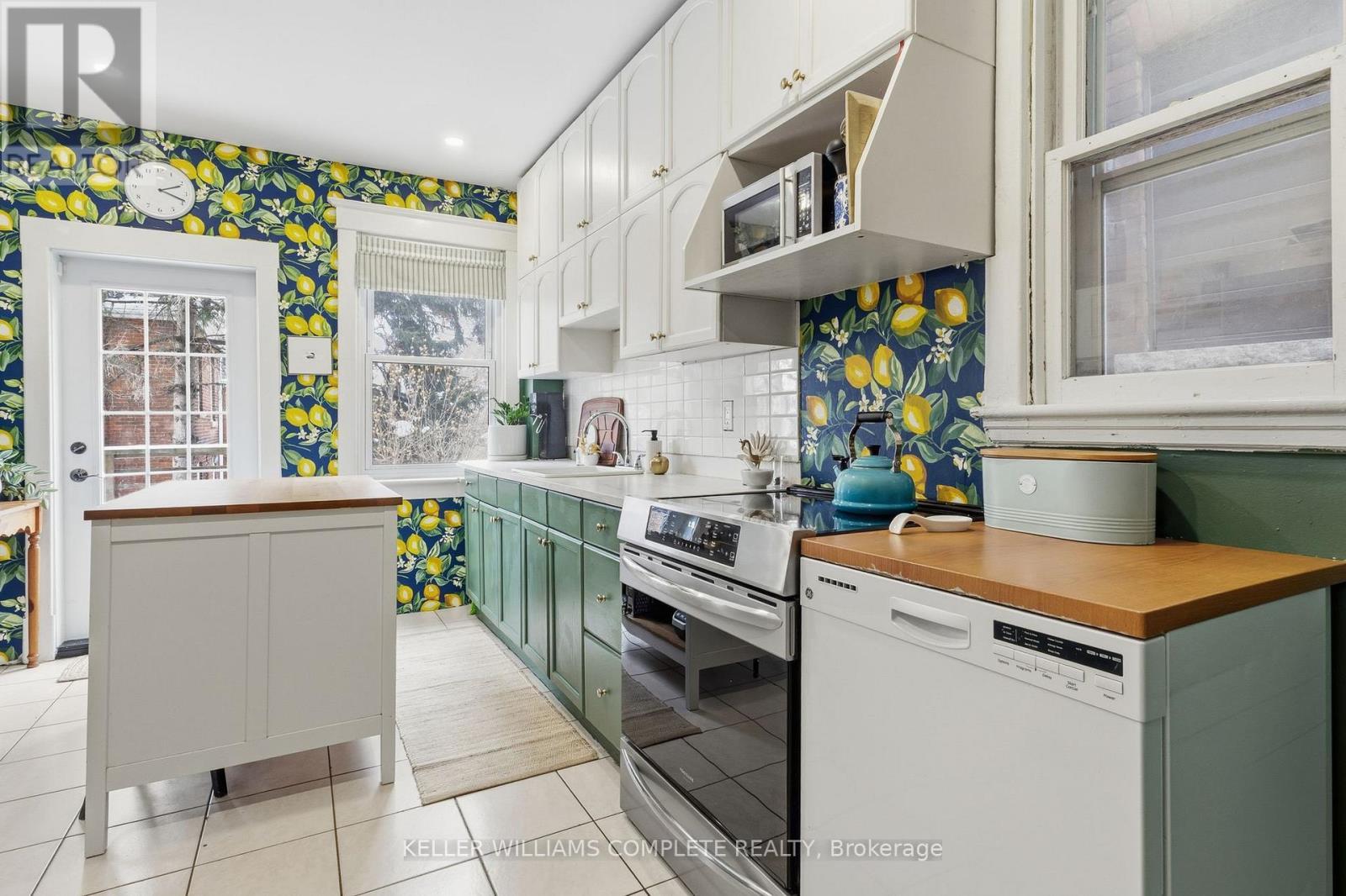 75 Dundurn Street N, Hamilton, ON - Indoor Photo Showing Kitchen
