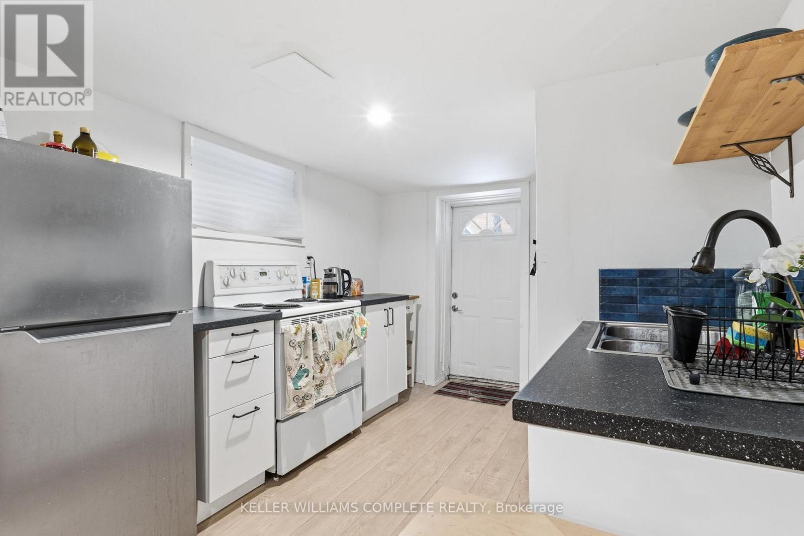 75 Dundurn Street N, Hamilton, ON - Indoor Photo Showing Kitchen