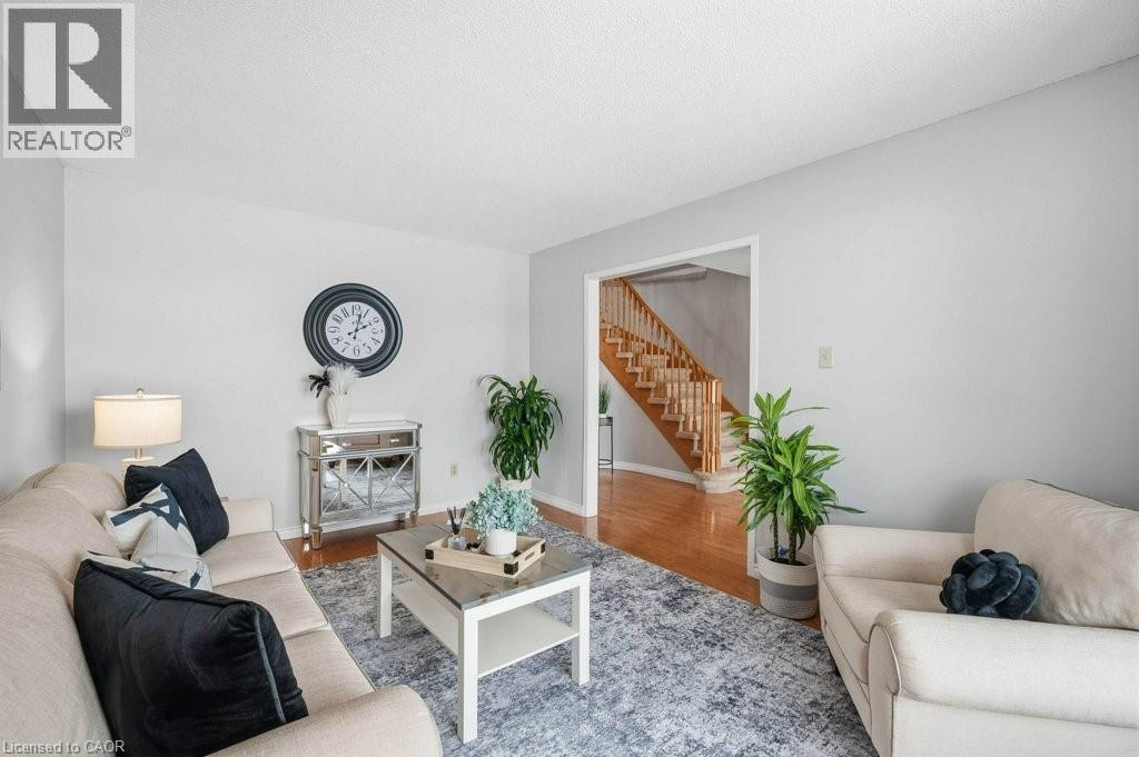60 Mctague Drive, Cambridge, ON - Indoor Photo Showing Living Room