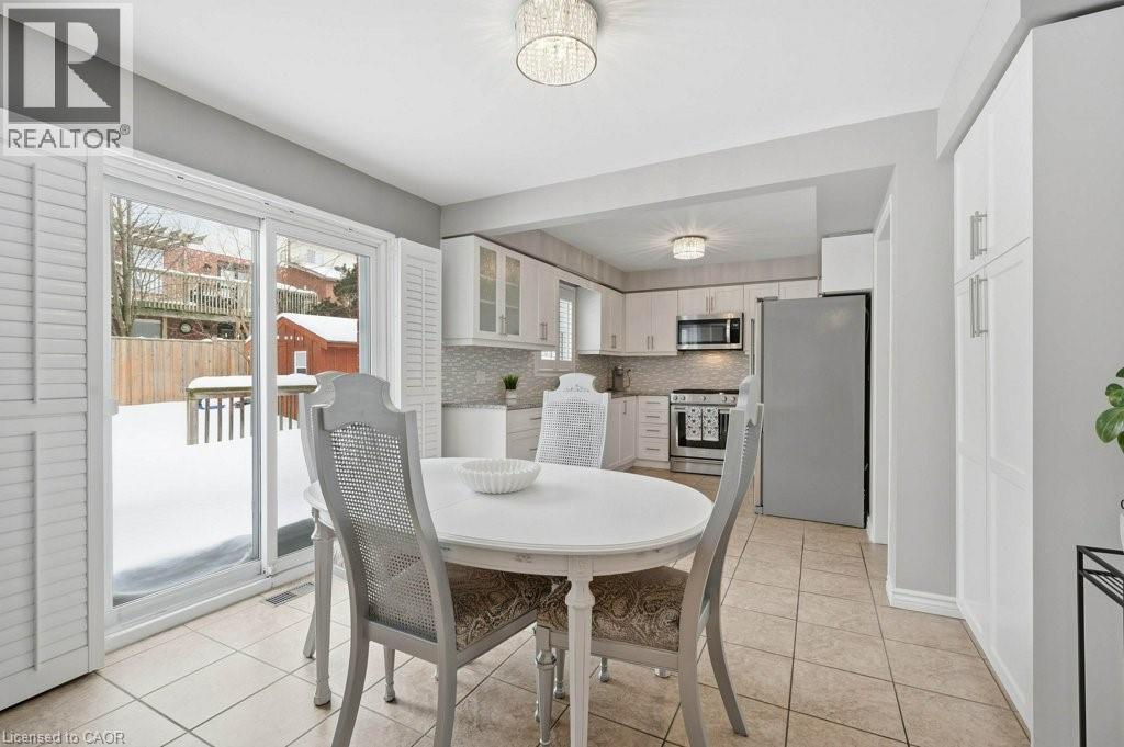 60 Mctague Drive, Cambridge, ON - Indoor Photo Showing Dining Room