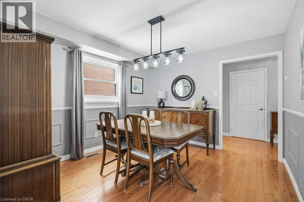 60 Mctague Drive, Cambridge, ON - Indoor Photo Showing Dining Room