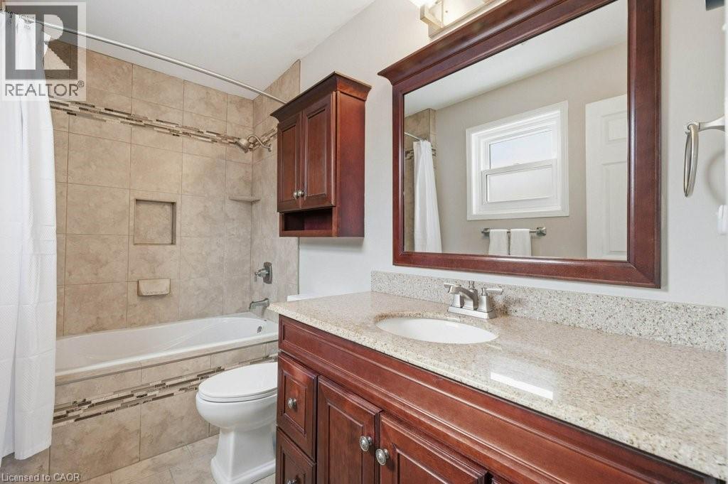 60 Mctague Drive, Cambridge, ON - Indoor Photo Showing Bathroom