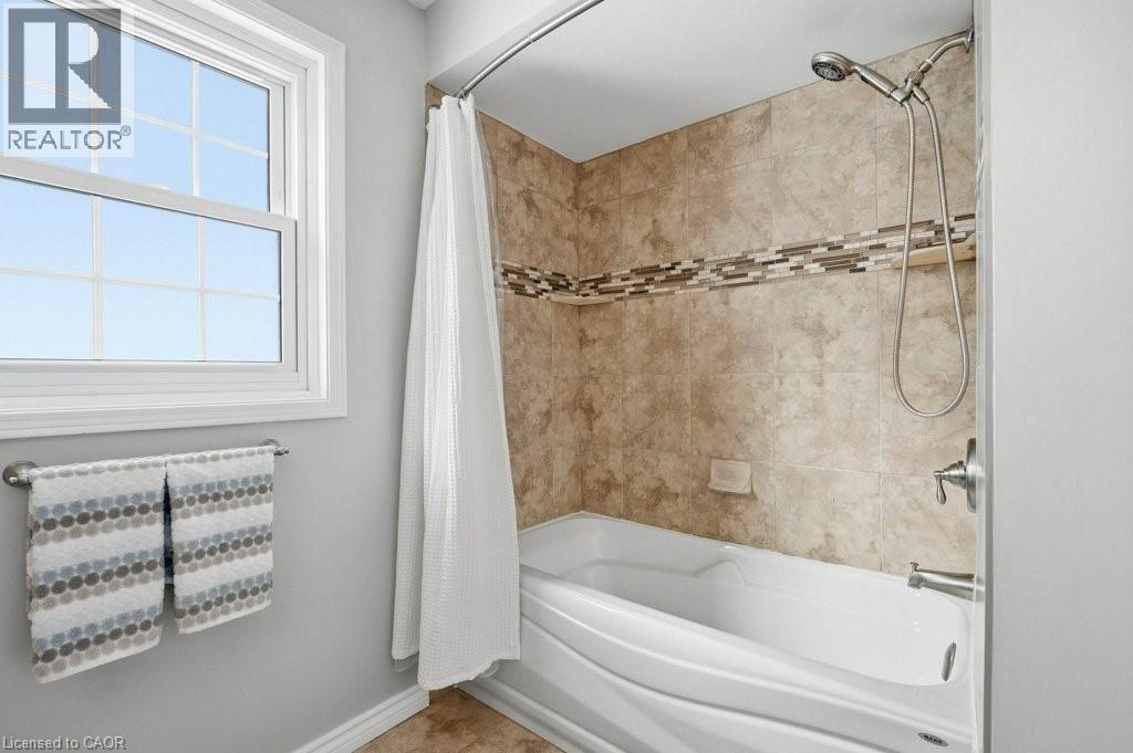 60 Mctague Drive, Cambridge, ON - Indoor Photo Showing Bathroom