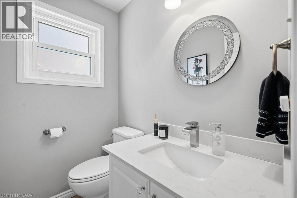 60 Mctague Drive, Cambridge, ON - Indoor Photo Showing Bathroom